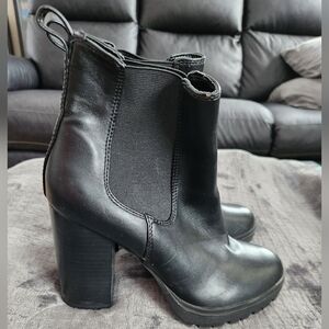 Steve Madden Loopy Black Heeled Boots